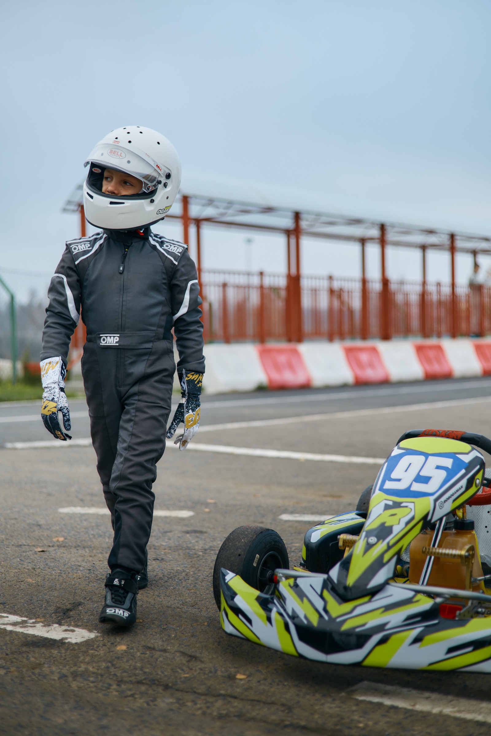 Роберт Оганян на трассе во время тренировки картинга