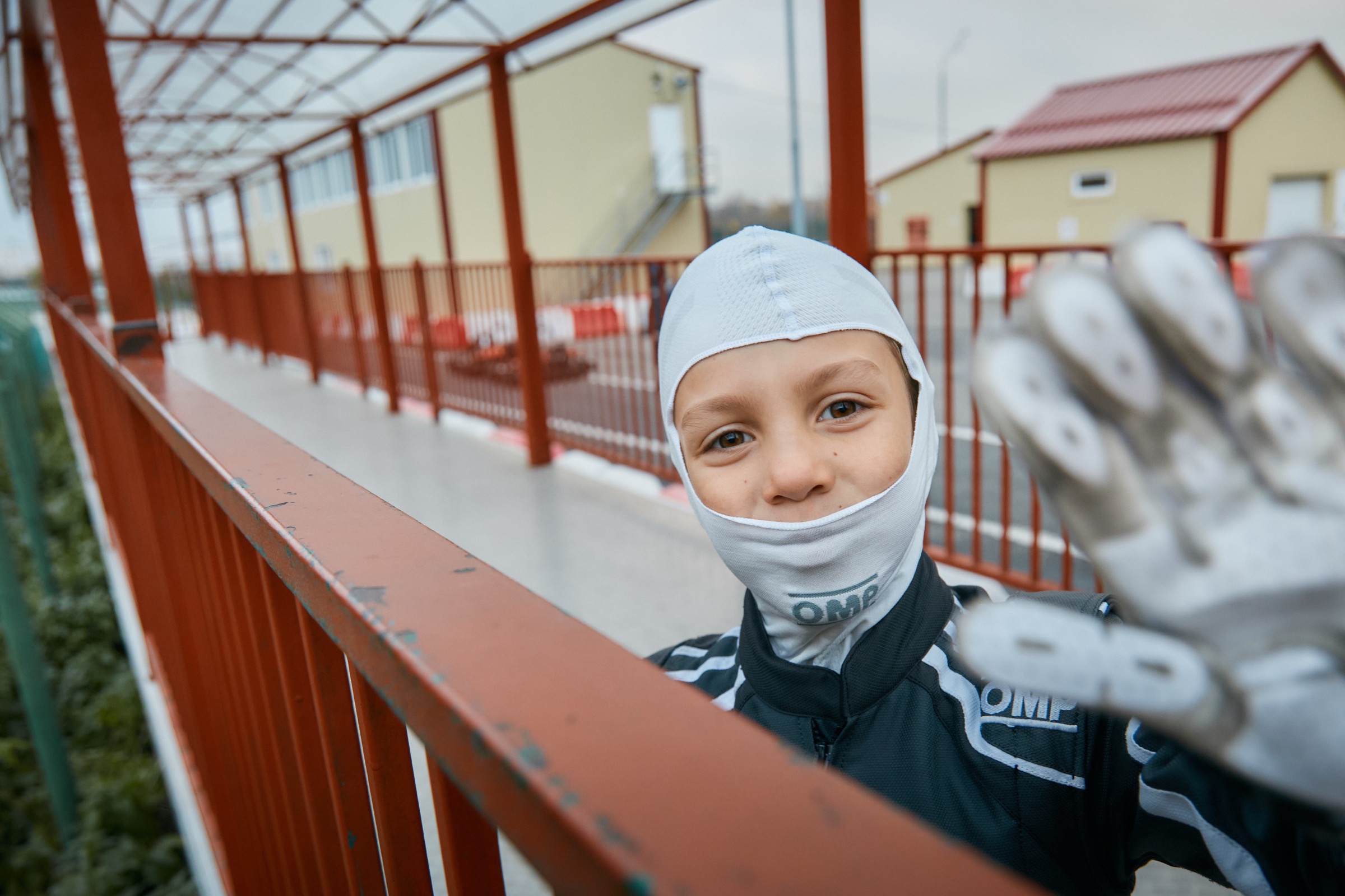 Роберт Оганян в действии на гоночной трассе картинга